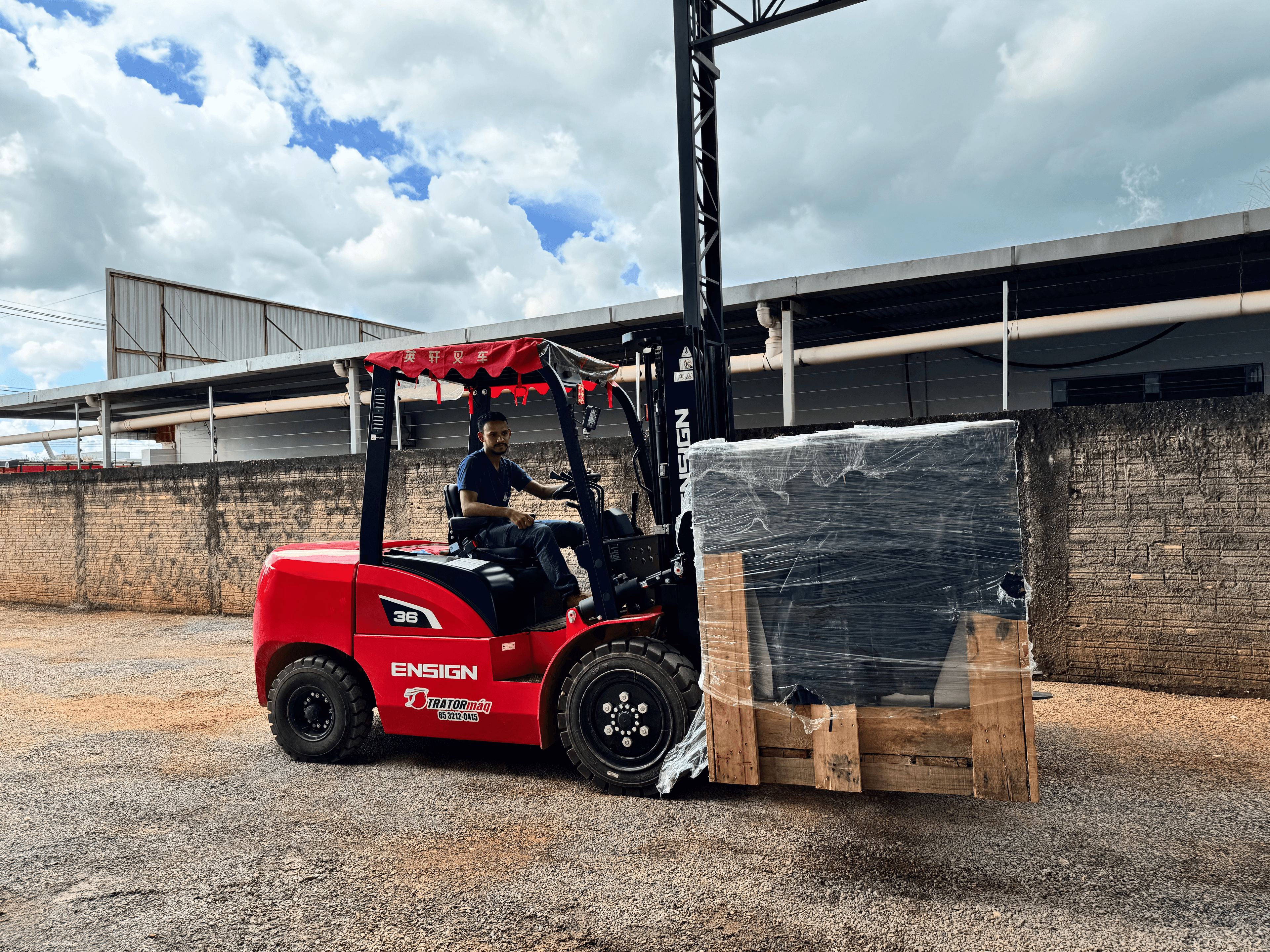 Empilhadeira - Sol Transportes.png